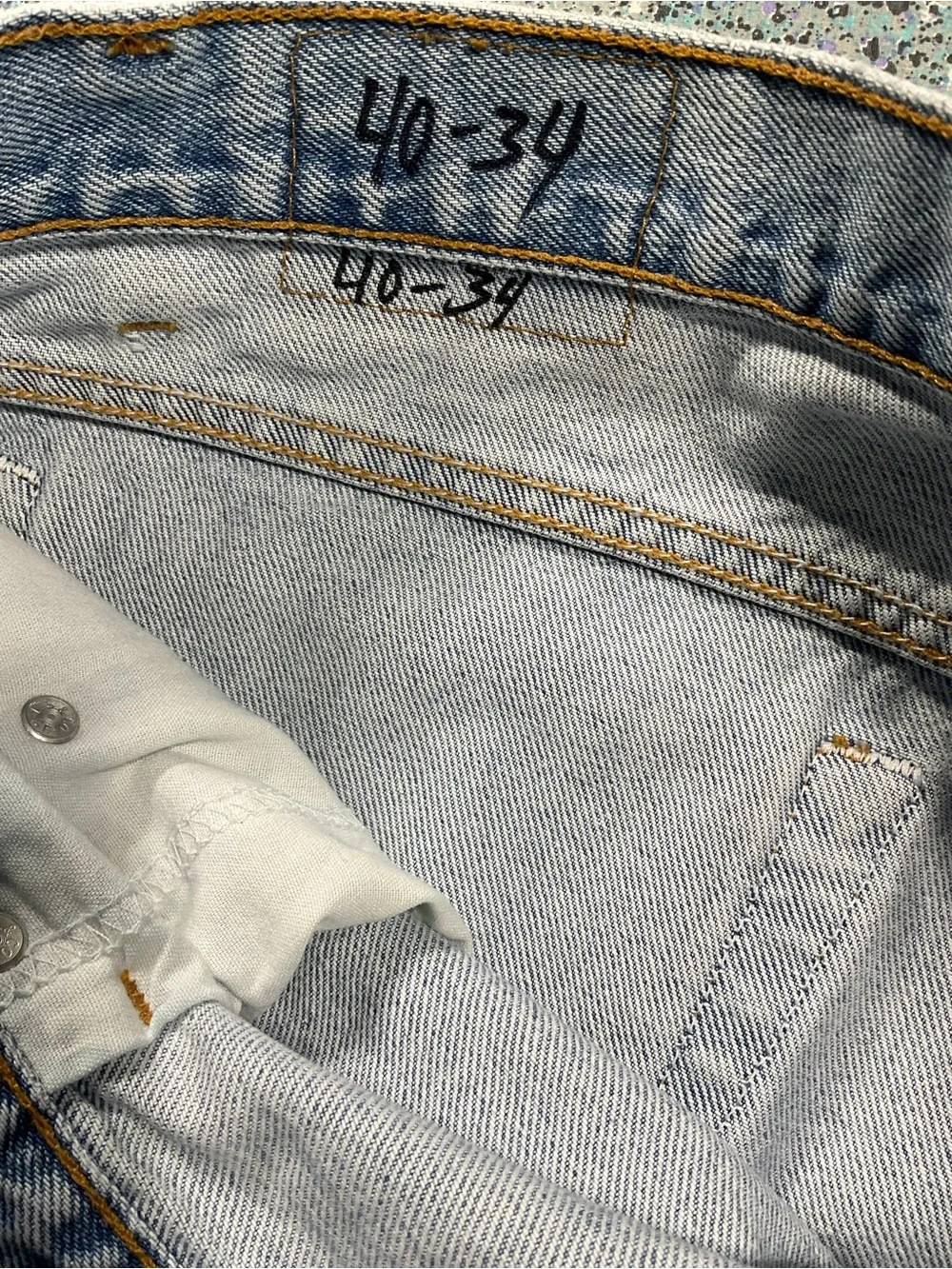 Levi's Men's Light Wash Relaxed Jeans. Brown Tab Vintage 1999